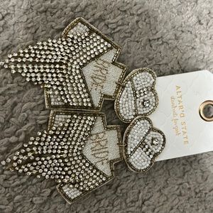 NWT bride earrings
